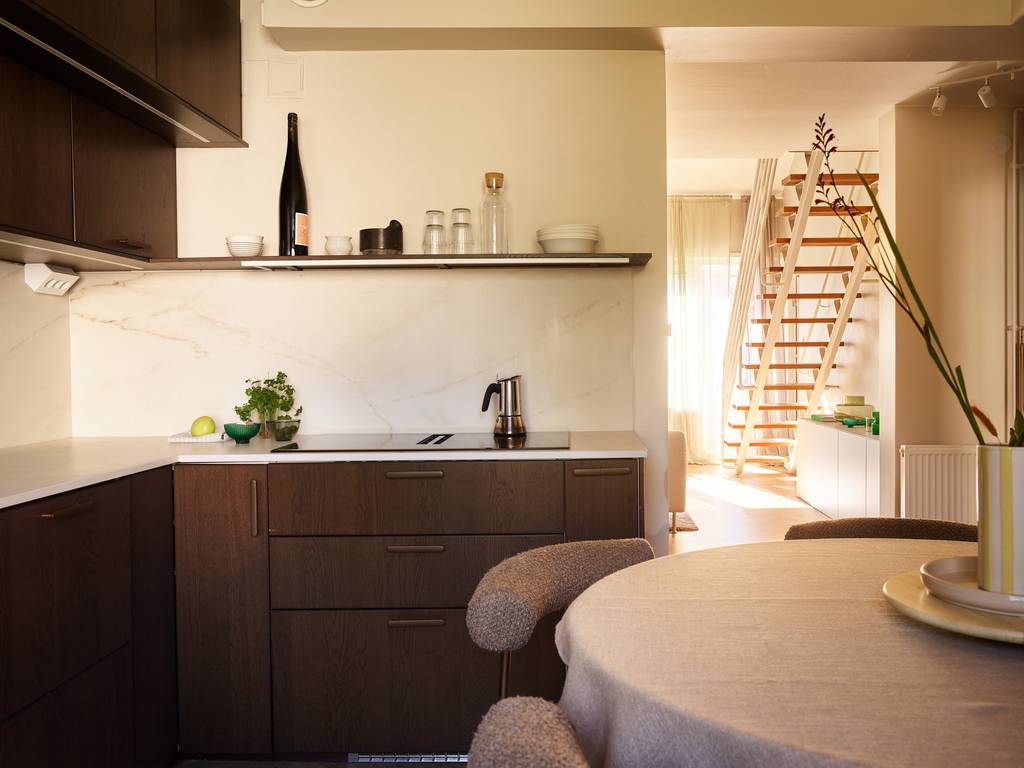 cuisine noyer avec table ronde duplex 96m2 avec terrasse cuisine noyer avec table ronde duplex 96m2 avec terrasse