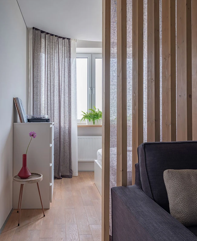 salon et chambre avec claustra bois appartement 39m2 décoration contemporaine salon et chambre avec claustra bois appartement 39m2 décoration contemporaine