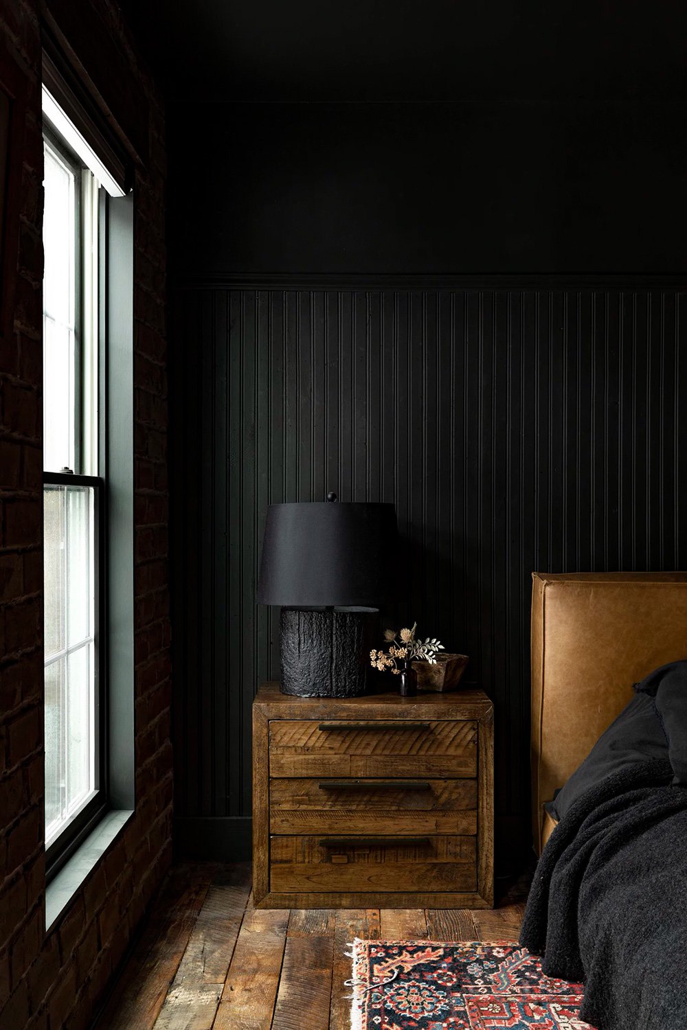 chambre tête de lit cuir mur et plafond noirs chambre tête de lit cuir mur et plafond noirs