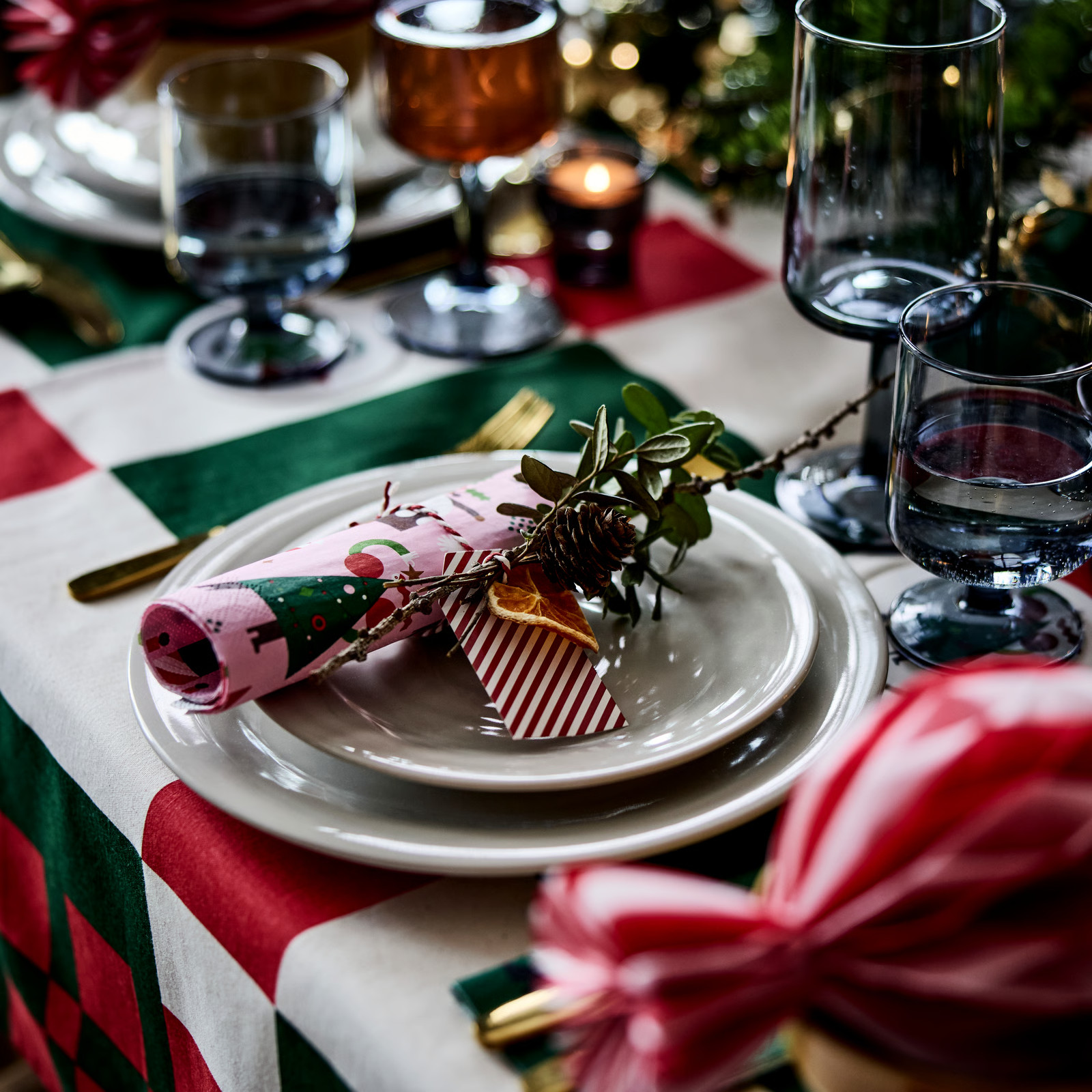 table fête de Noël IKEA thème rouge et vert classique table fête de Noël IKEA thème rouge et vert classique