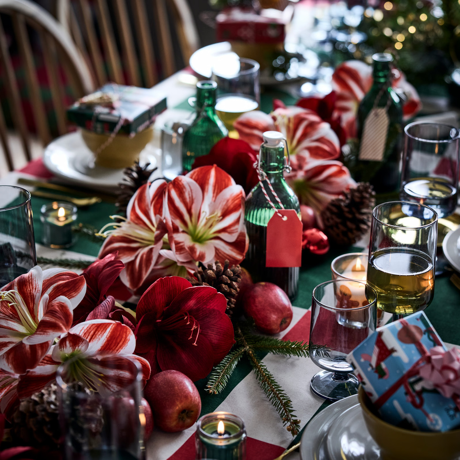 table fête de Noël IKEA thème rouge et vert classique table fête de Noël IKEA thème rouge et vert classique