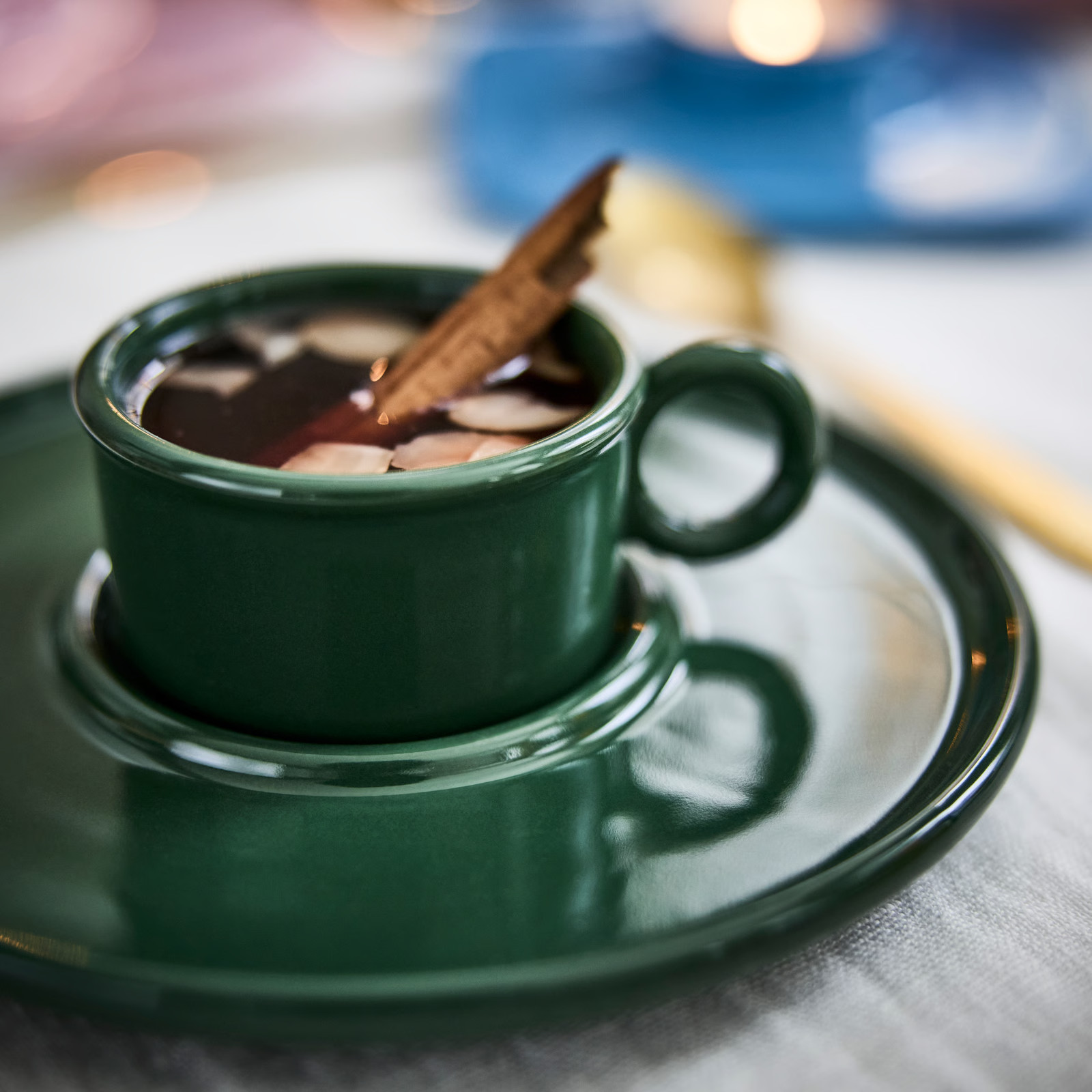 tasse et soucoupe vert foncé tasse et soucoupe vert foncé