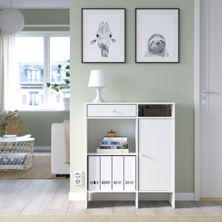 entrée avec mobilier IKEA BAGGEBO