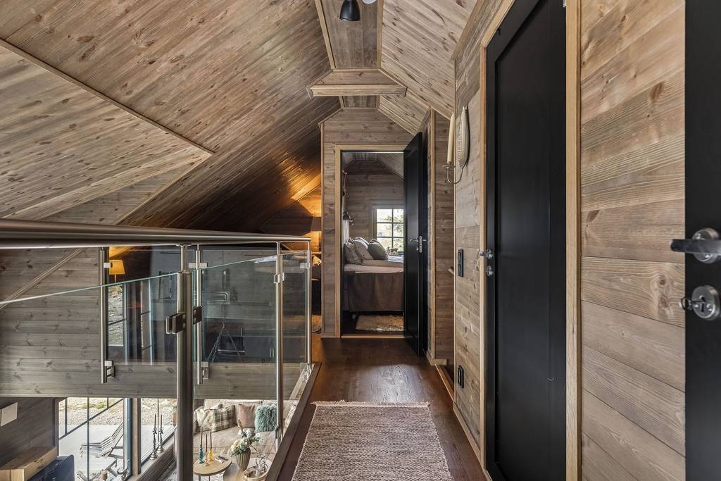 palier avec garde-corps verre maison en bois chalet de montagne décoration contemporaine palier avec garde-corps verre maison en bois chalet de montagne décoration contemporaine