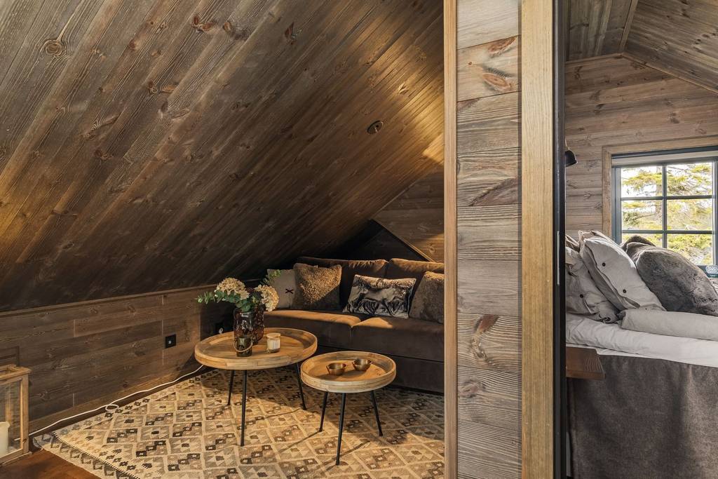 chambre très mansardée maison en bois chalet de montagne décoration contemporaine chambre très mansardée maison en bois chalet de montagne décoration contemporaine
