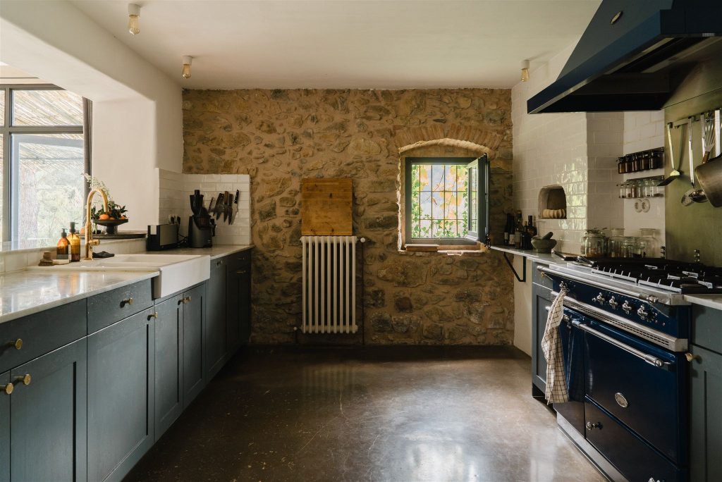 cuisine rustique chic maison en pierres rénovée du 19e siècle
