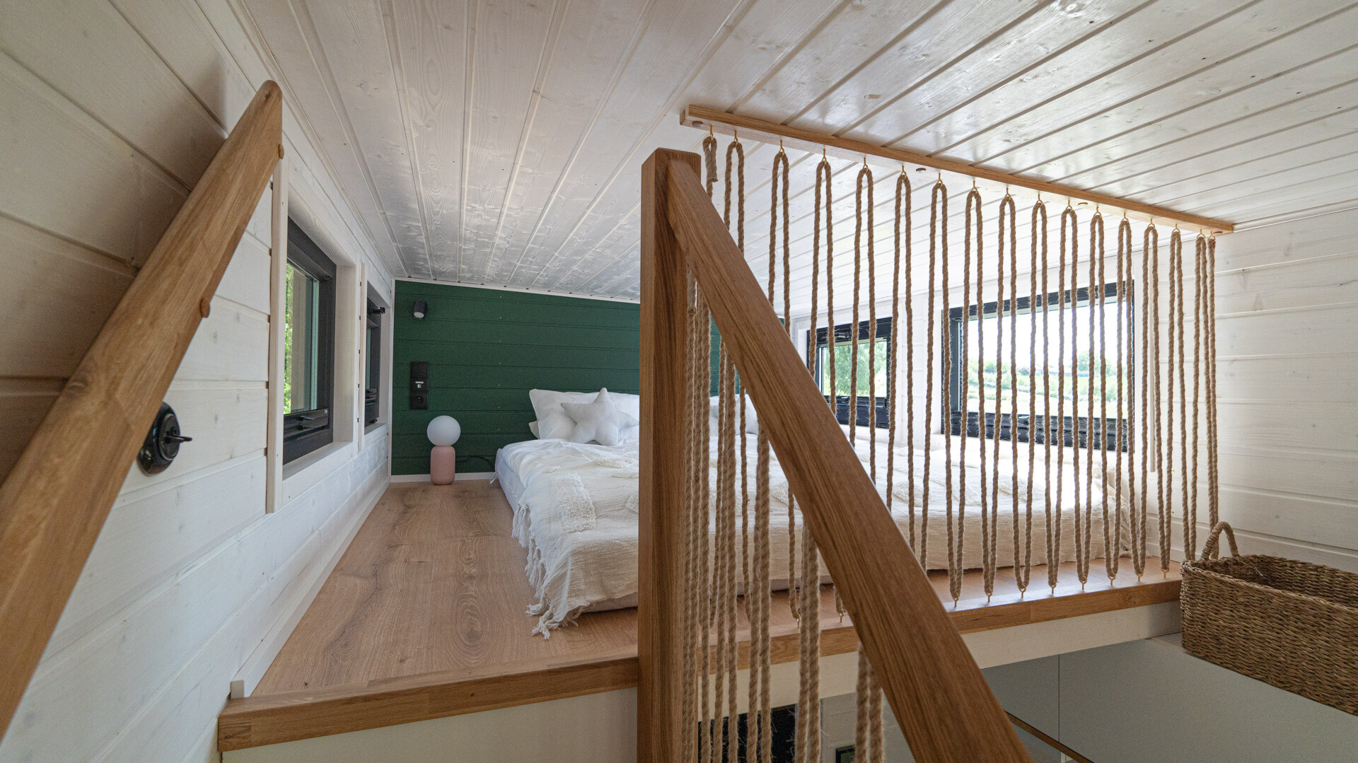 chambre sur mezzanine mini maison mobile par MobiHouse livrable en France chambre sur mezzanine mini maison mobile par MobiHouse livrable en France