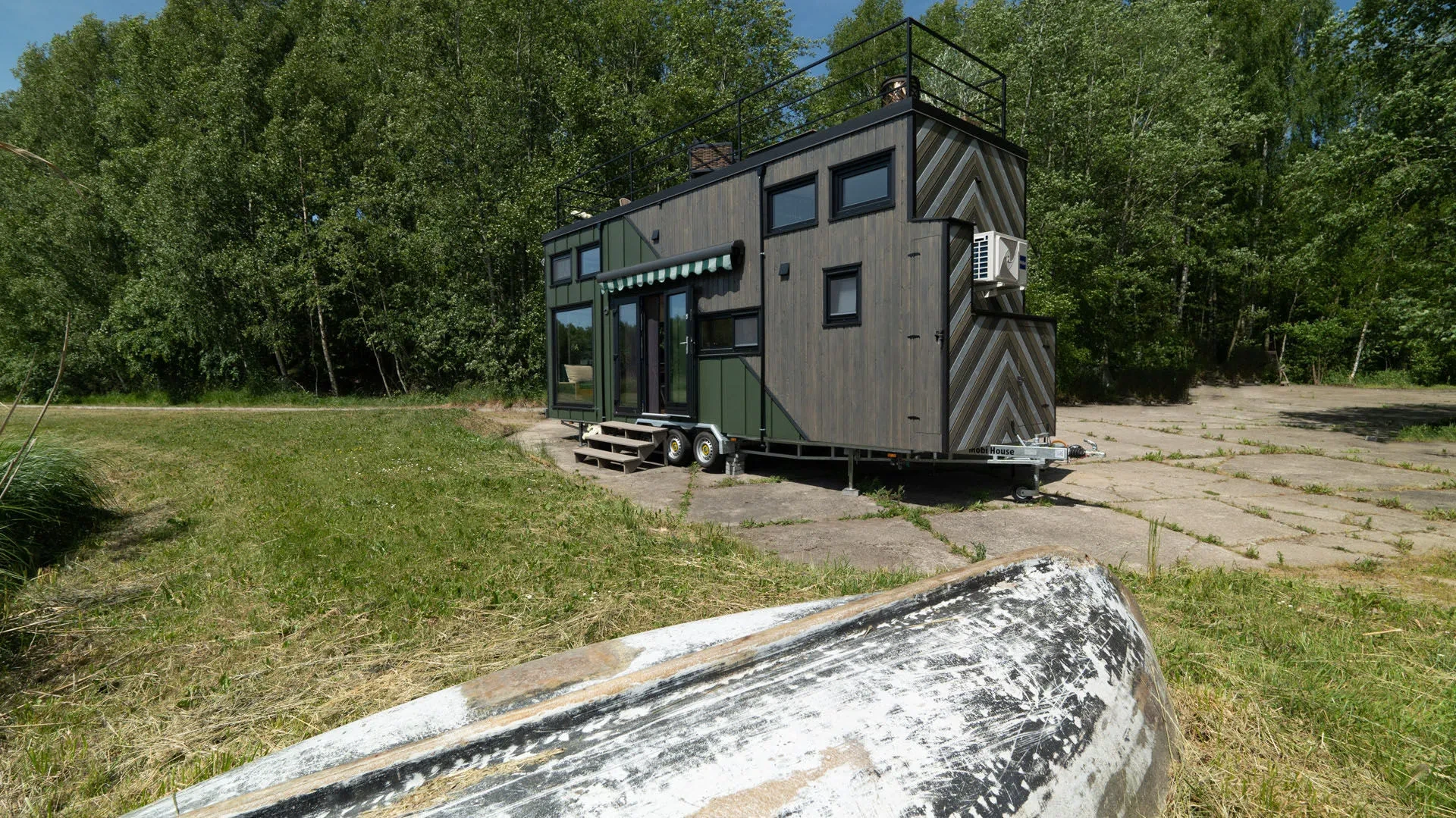 mini maison mobile avec terrasse sur le toit par MobiHouse livrable en France mini maison mobile avec terrasse sur le toit par MobiHouse livrable en France
