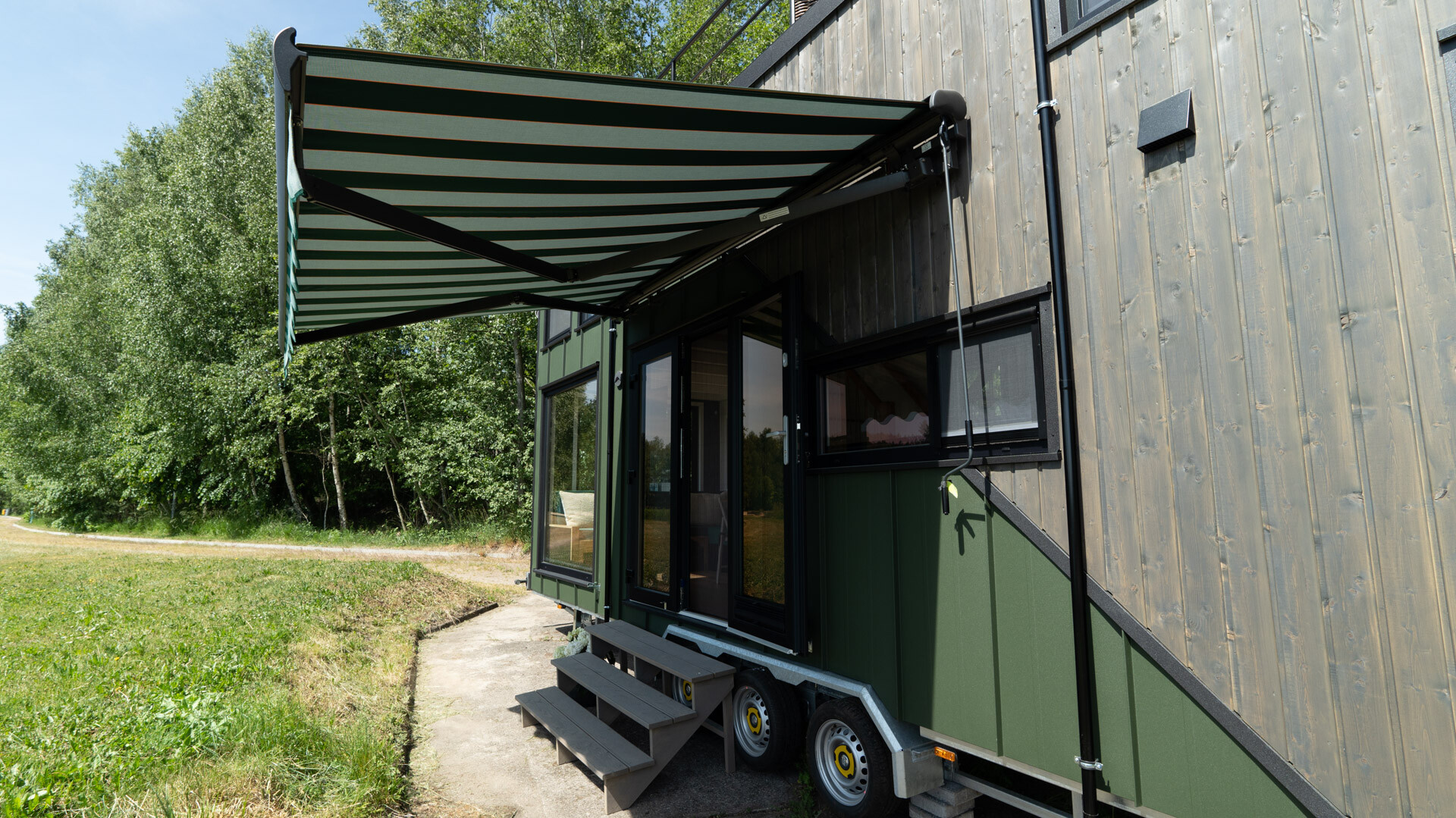 mini maison mobile avec terrasse sur le toit par MobiHouse livrable en France mini maison mobile avec terrasse sur le toit par MobiHouse livrable en France