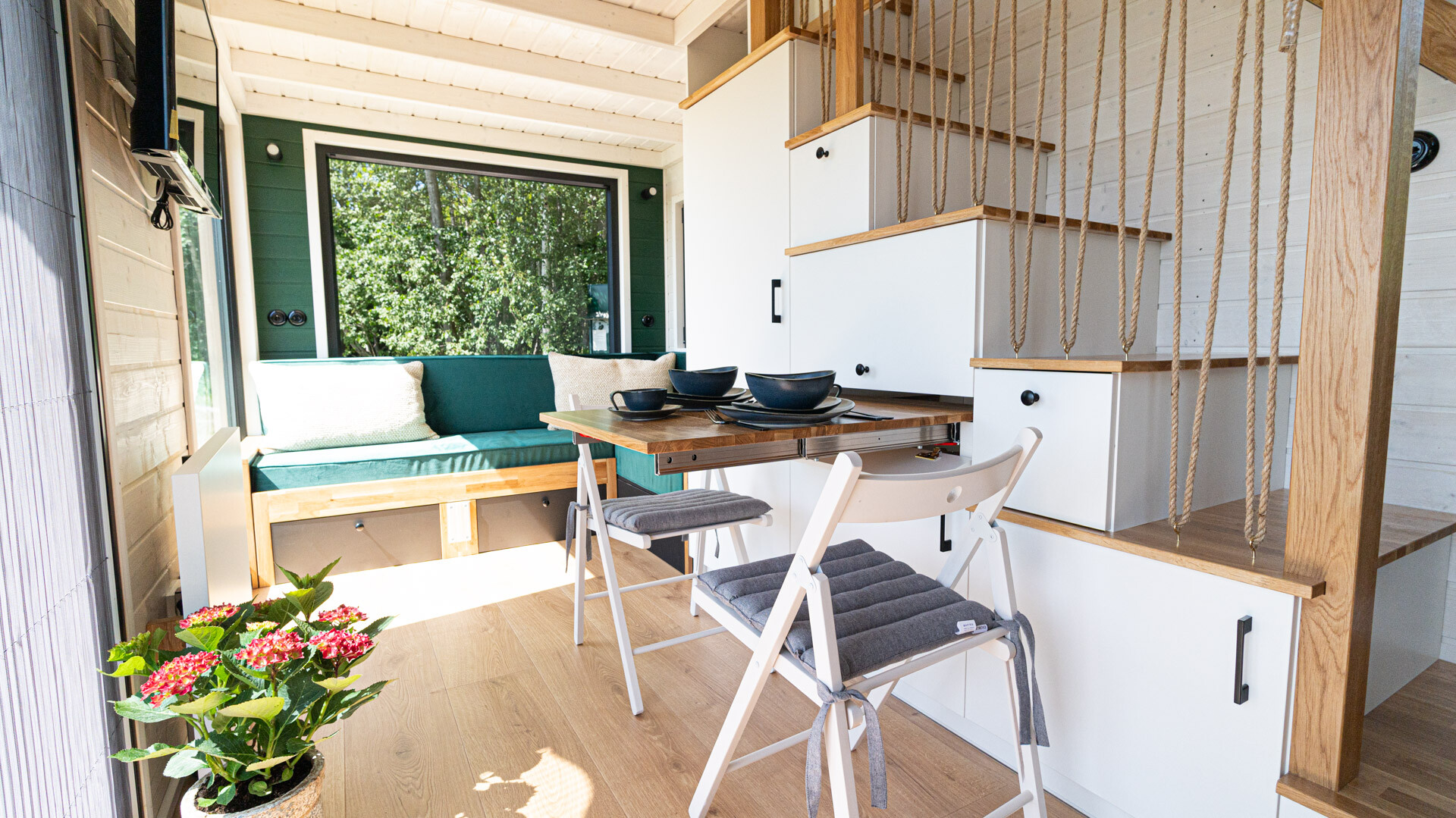 salon tiny house Mobi Sky Individual Peach par MobiHouse livrable en France salon tiny house Mobi Sky Individual Peach par MobiHouse livrable en France