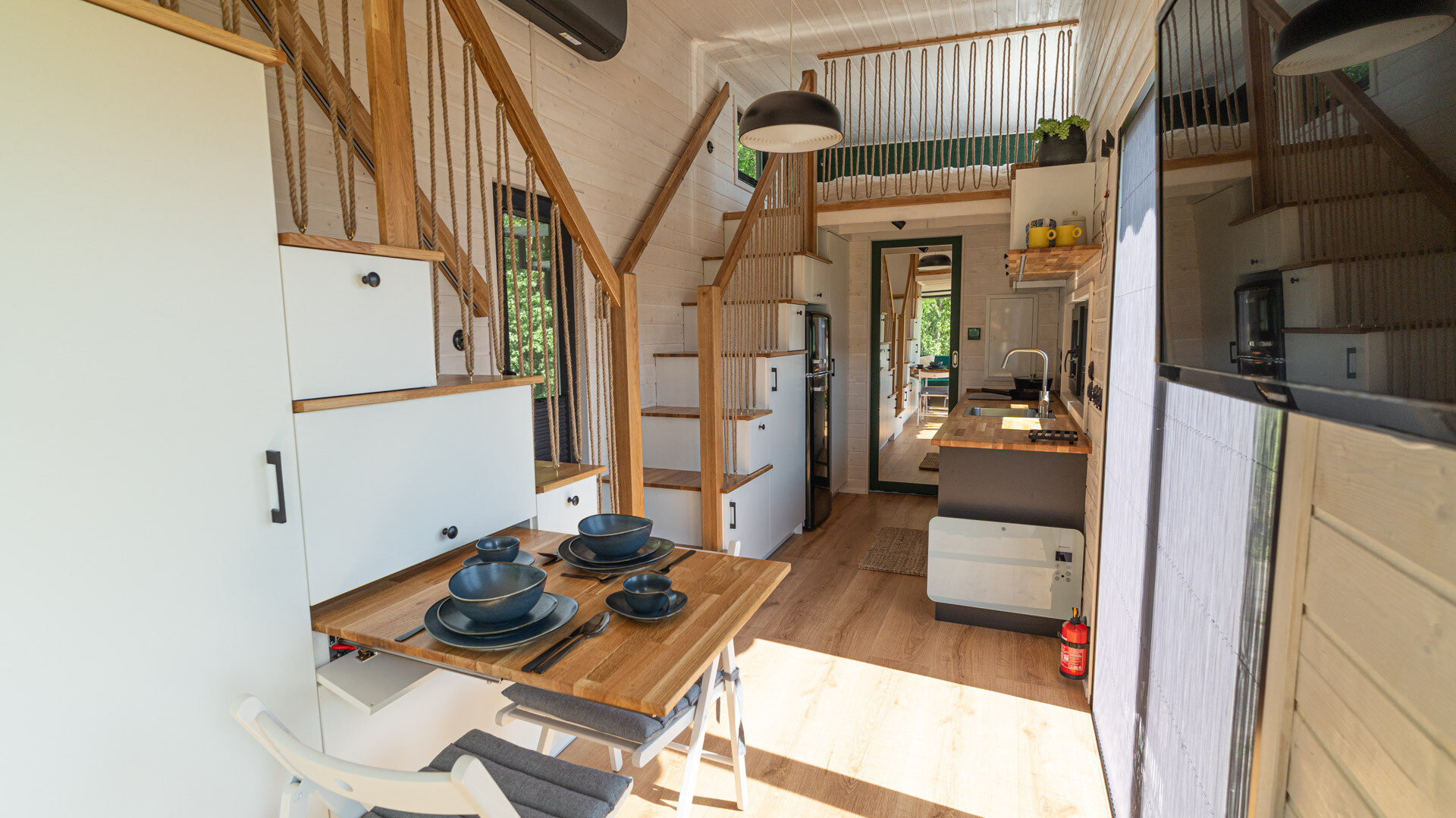 cuisine et salon tiny house Mobi Sky Individual Peach par MobiHouse livrable en France cuisine et salon tiny house Mobi Sky Individual Peach par MobiHouse livrable en France