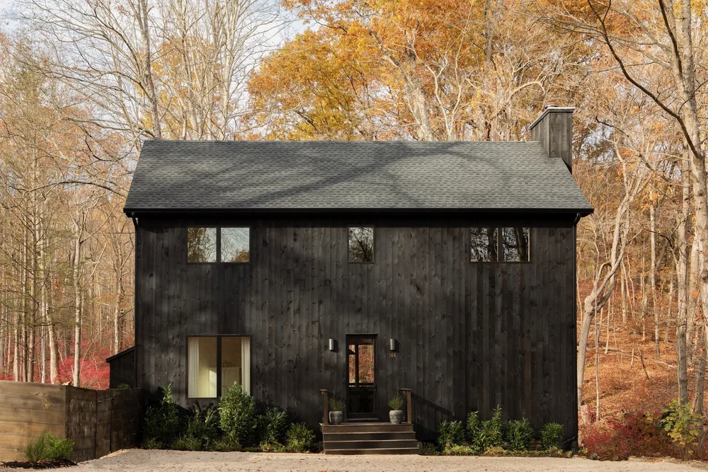 maison en bois dans la vallée de l'Hudson au milieu des arbres
