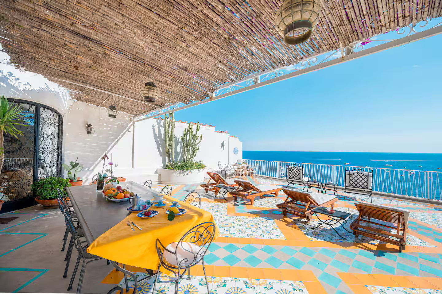 maison ancienne avec terrasse à Positano avec pergola maison ancienne avec terrasse à Positano avec pergola