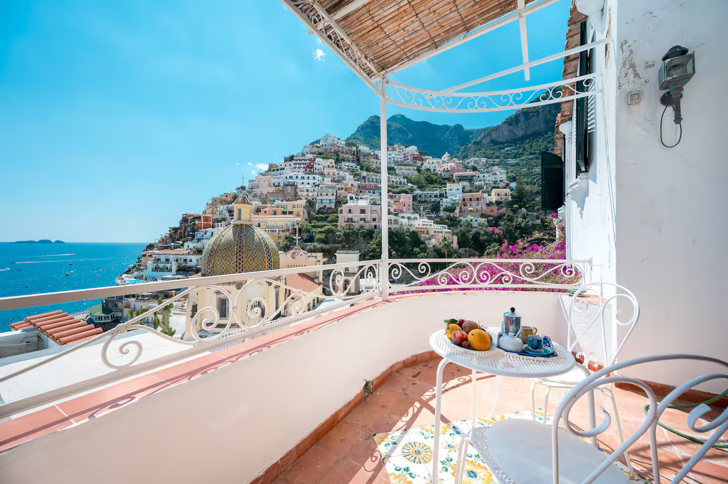 maison ancienne avec terrasse à Positano vue mer avec pergola maison ancienne avec terrasse à Positano vue mer avec pergola