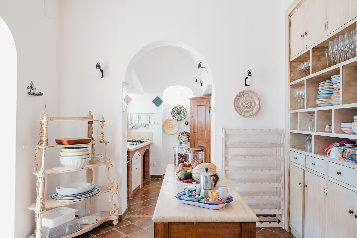 cuisine décoration rustique chic maison ancienne avec terrasse à Positano cuisine décoration rustique chic maison ancienne avec terrasse à Positano