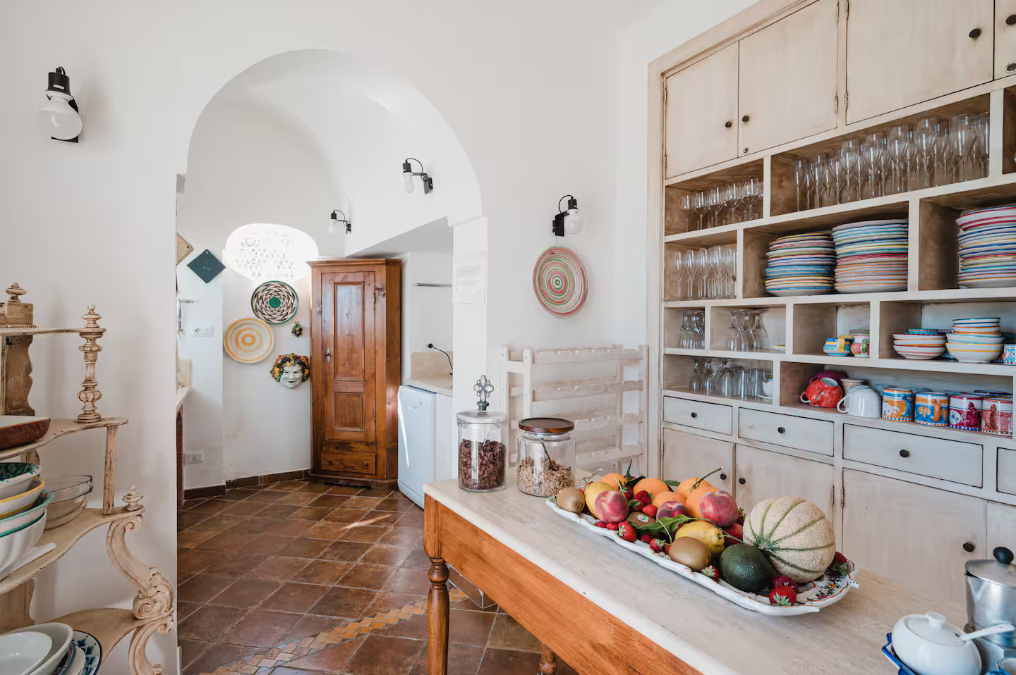 cuisine décoration rustique chic maison ancienne avec terrasse à Positano cuisine décoration rustique chic maison ancienne avec terrasse à Positano