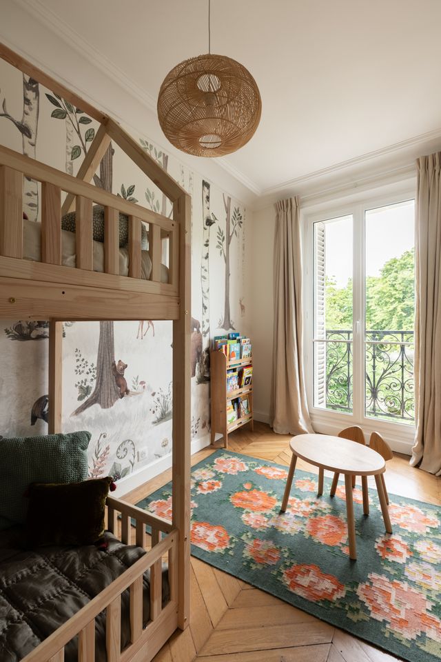 chambre enfant appartement haussmannien rénové à Paris par studio castille Photo : ©Cassandre Favaro