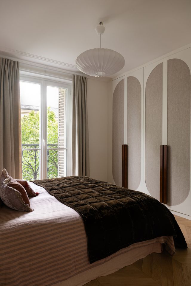 chambre appartement haussmannien rénové à Paris par studio castille Photo : ©Cassandre Favaro