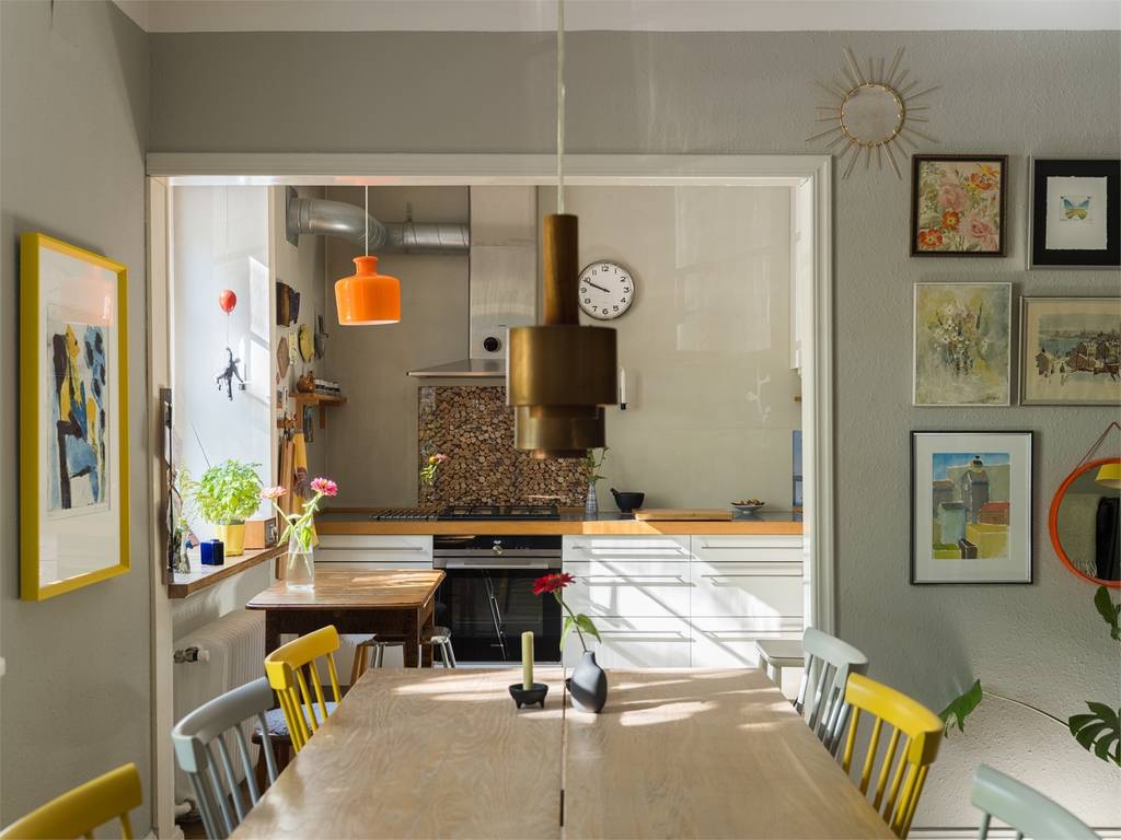salle à manger mur d'image décoration scandinave vintage ouverte sur cuisine