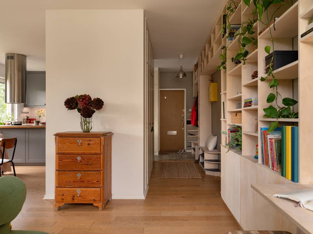 bibliothèque sur mesure dans salon se prolongeant dans l bibliothèque sur mesure dans salon se prolongeant dans l'entrée