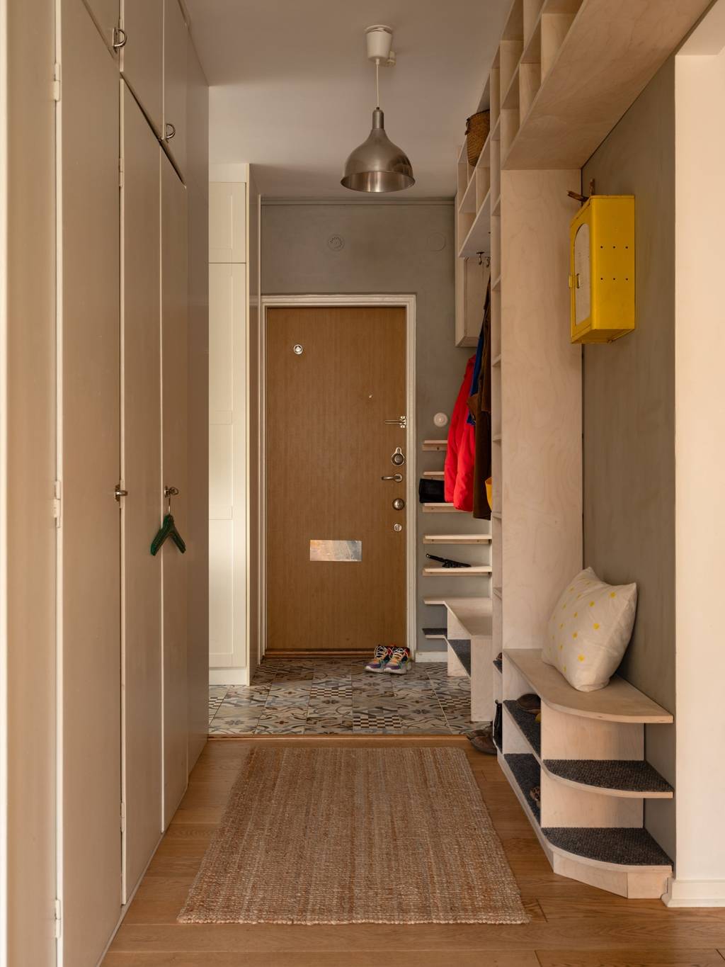 entrée avec bibliothèque sur mesure entrée avec bibliothèque sur mesure