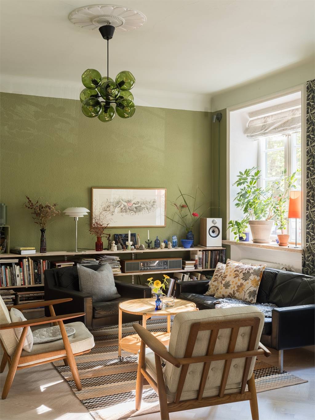 salon murs verts décoration scandinave vintage