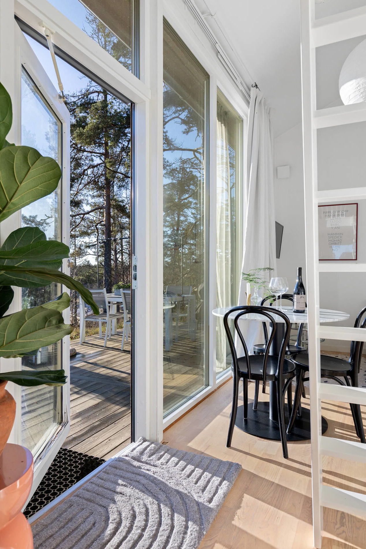 salon avec mezzanine mini maison moderne en bois 22m2
