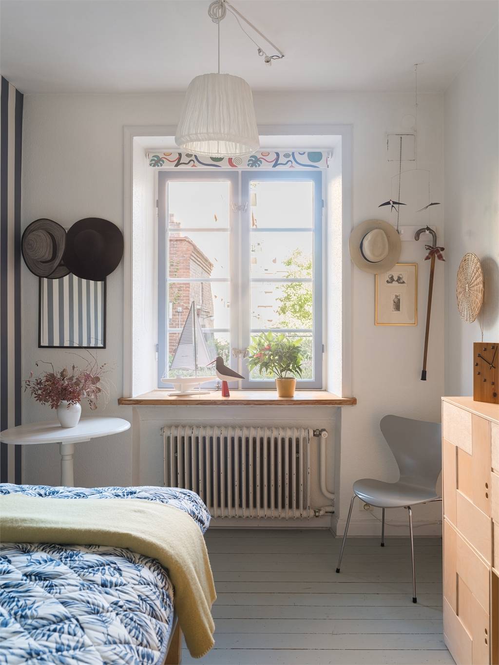 chambre décoration scandinave vintage bleue