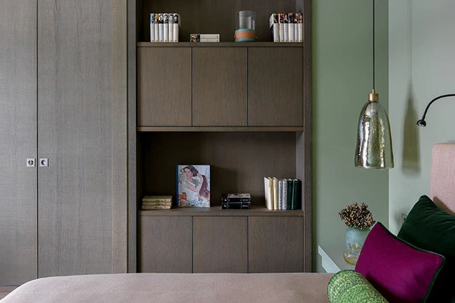chambre murs vert décoration contemporaine appartement 50m2