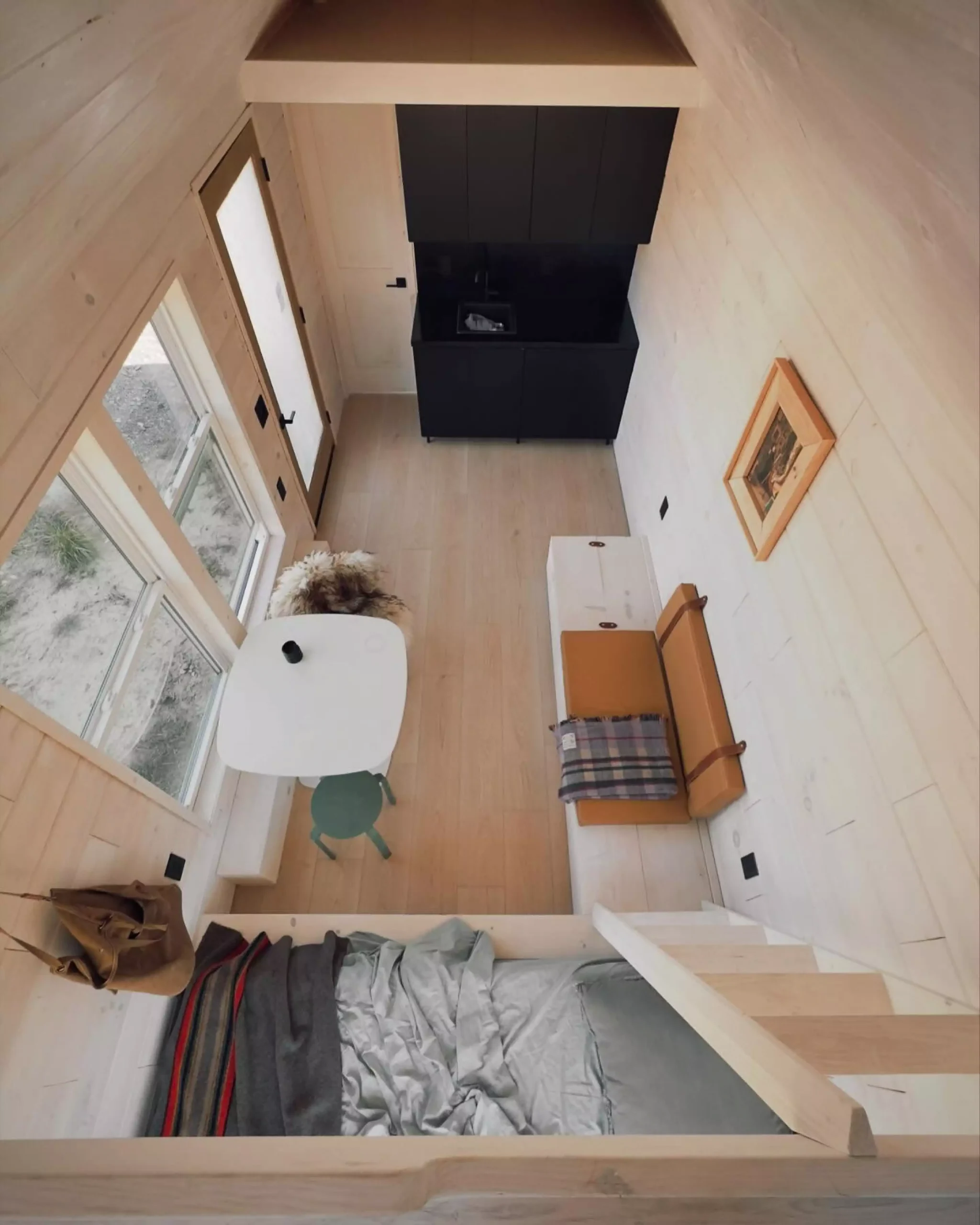 intérieur mini maison mobile de 22m2 Weekender de Nordic & Spruce intérieur mini maison mobile de 22m2 Weekender de Nordic & Spruce
