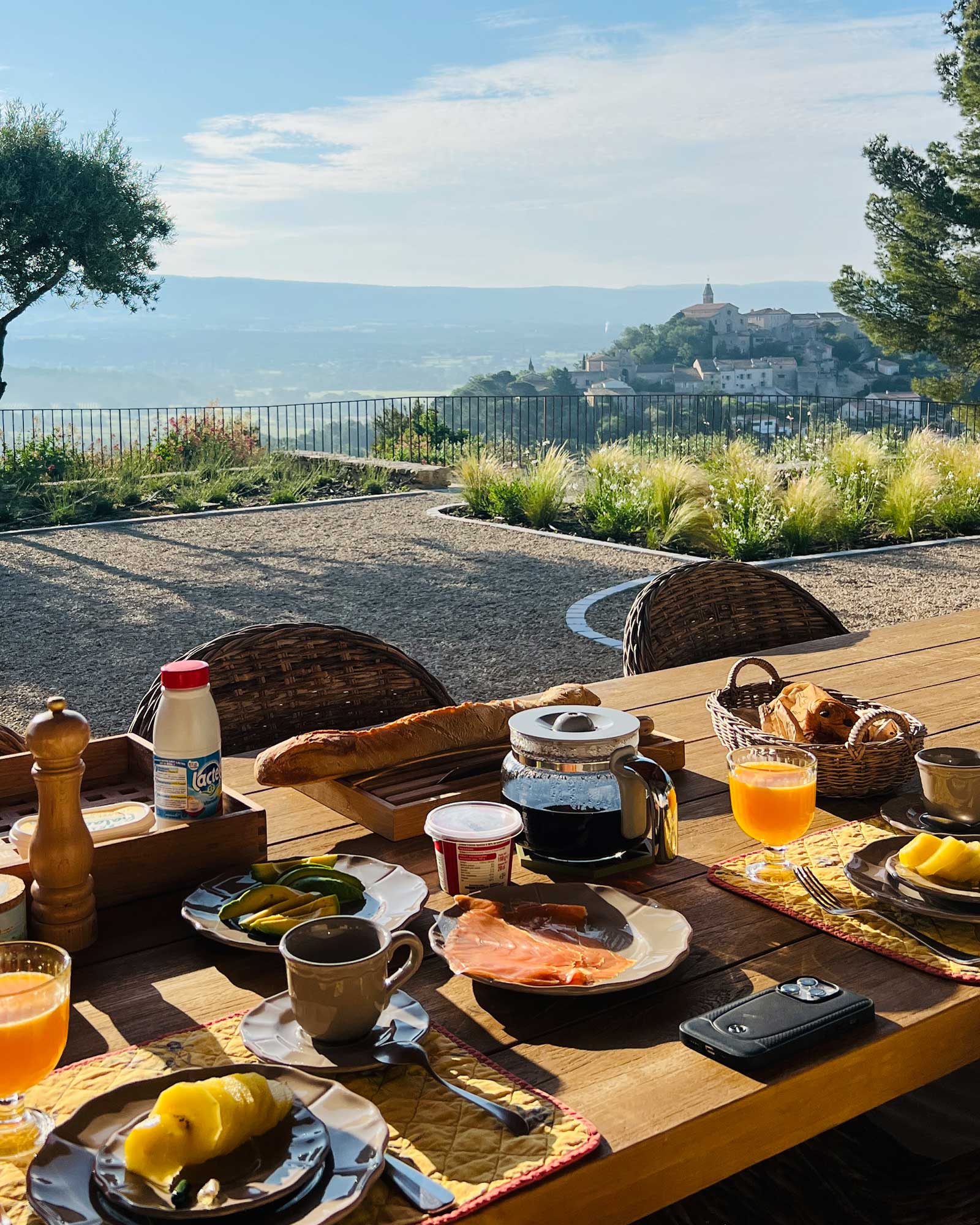 terrasse maison provençale vue Mont Ventoux terrasse maison provençale vue Mont Ventoux