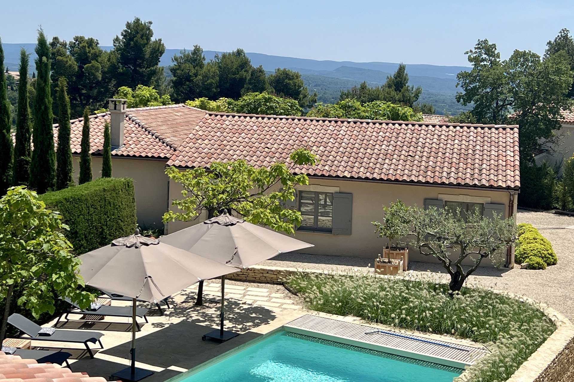 maison provençale avec piscine jardin gravillons et plantes maison provençale avec piscine jardin gravillons et plantes