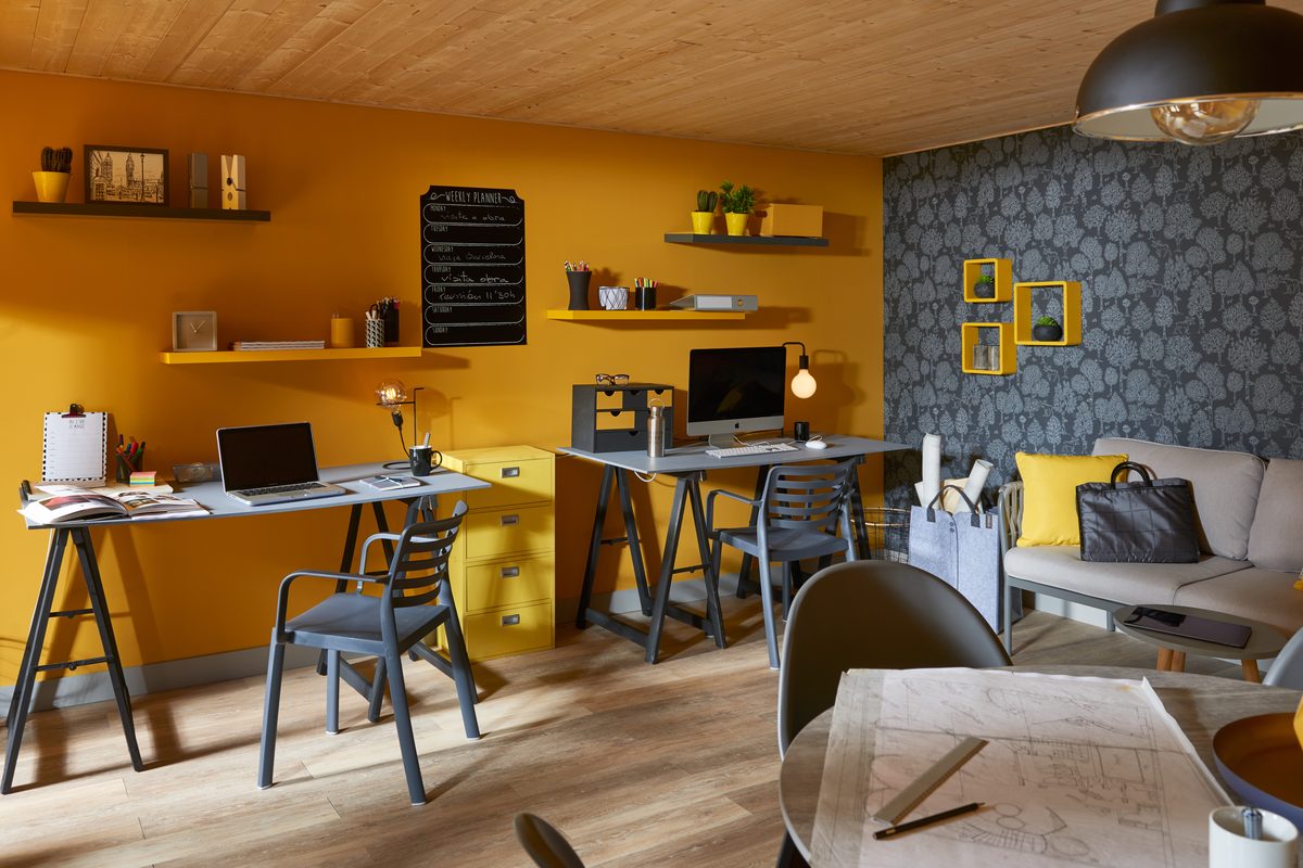 salon mur jaune tiny house salon mur jaune tiny house