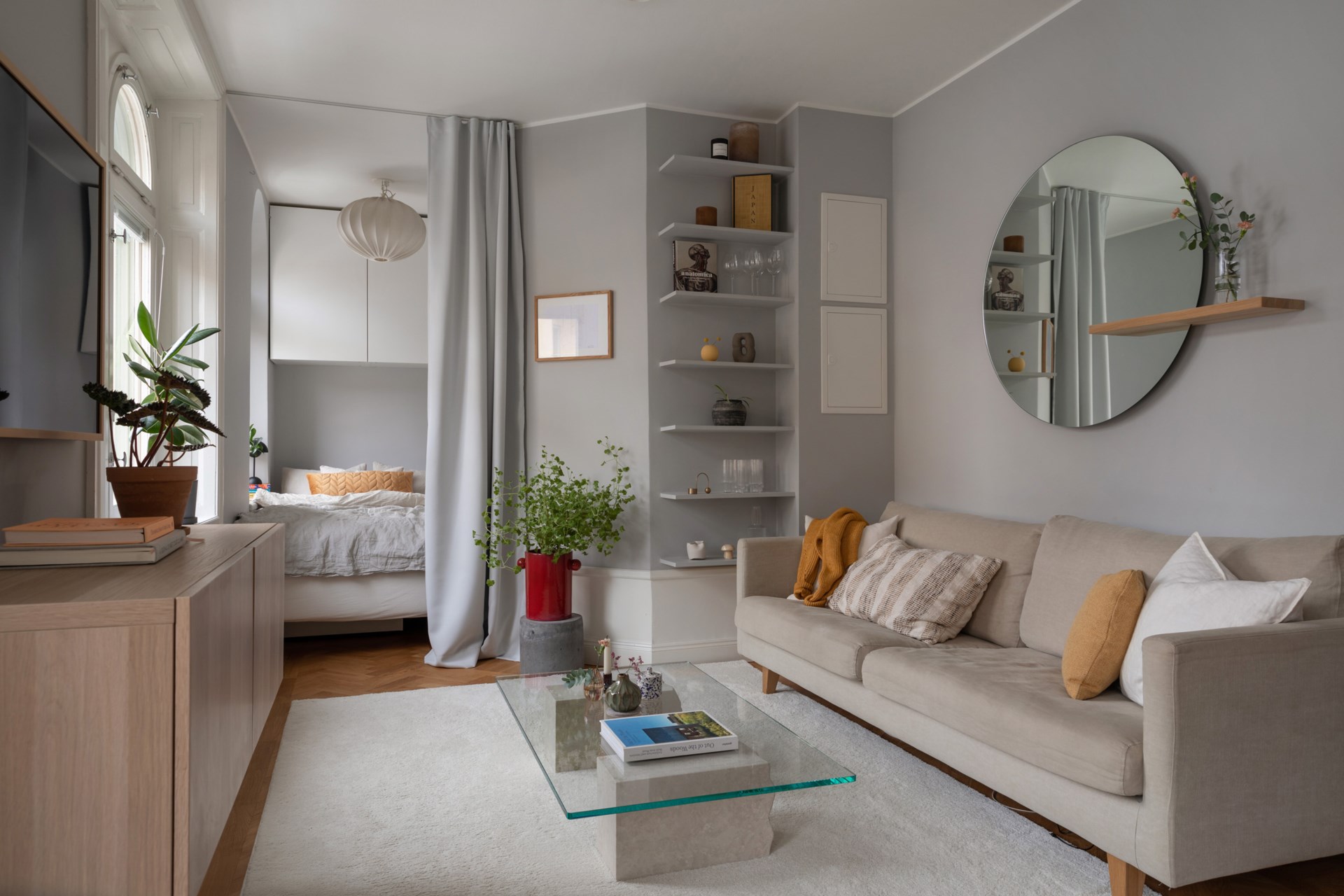salon et chambre murs gris studio 34m2 dans immeuble ancien décoration scandinave salon et chambre murs gris studio 34m2 dans immeuble ancien décoration scandinave