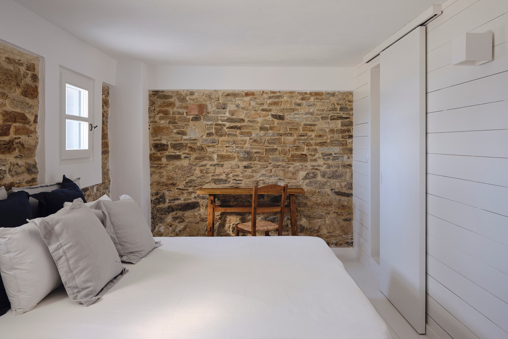 chambre décoration naturelle maison de plage en pierres Maison Patitiri Grèce île d chambre décoration naturelle maison de plage en pierres Maison Patitiri Grèce île d'Antiparos photo : Giulio Ghirardi