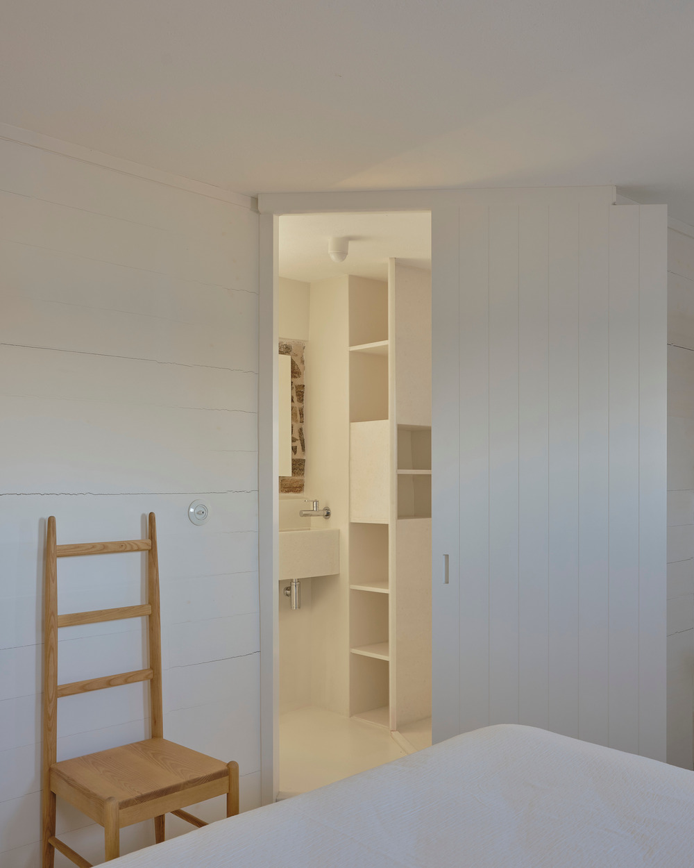 chambre décoration naturelle maison de plage en pierres Maison Patitiri Grèce île d chambre décoration naturelle maison de plage en pierres Maison Patitiri Grèce île d'Antiparos photo : Giulio Ghirardi