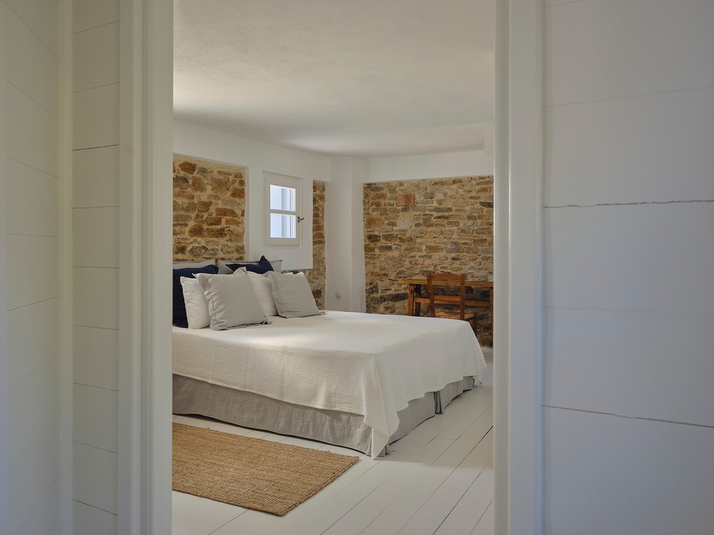 chambre décoration naturelle maison de plage en pierres Maison Patitiri Grèce île d chambre décoration naturelle maison de plage en pierres Maison Patitiri Grèce île d'Antiparos photo : Giulio Ghirardi