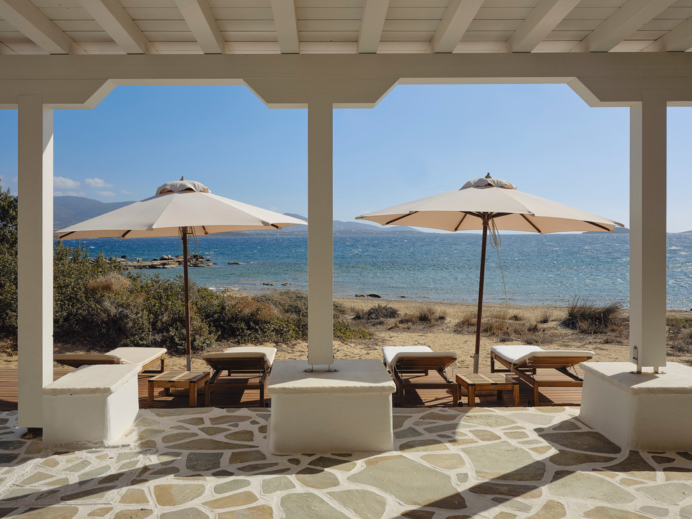 terrasse maison de plage en pierres Maison Patitiri Grèce île d terrasse maison de plage en pierres Maison Patitiri Grèce île d'Antiparos photo : Giulio Ghirardi
