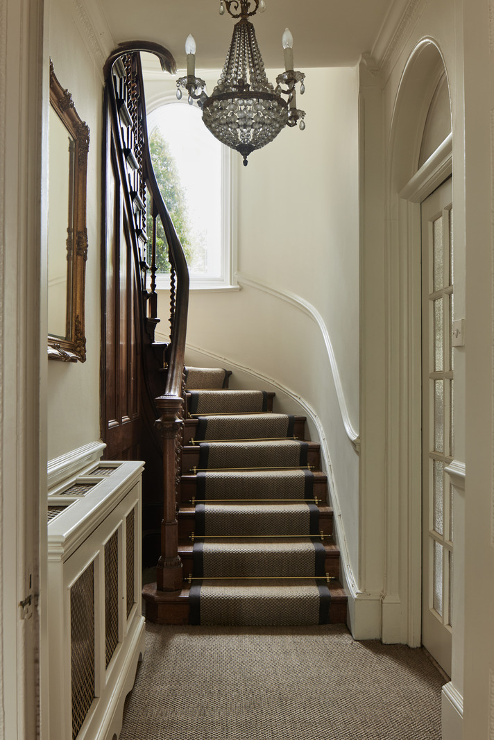 entrée et escalier maison anglaise décoration classique chic