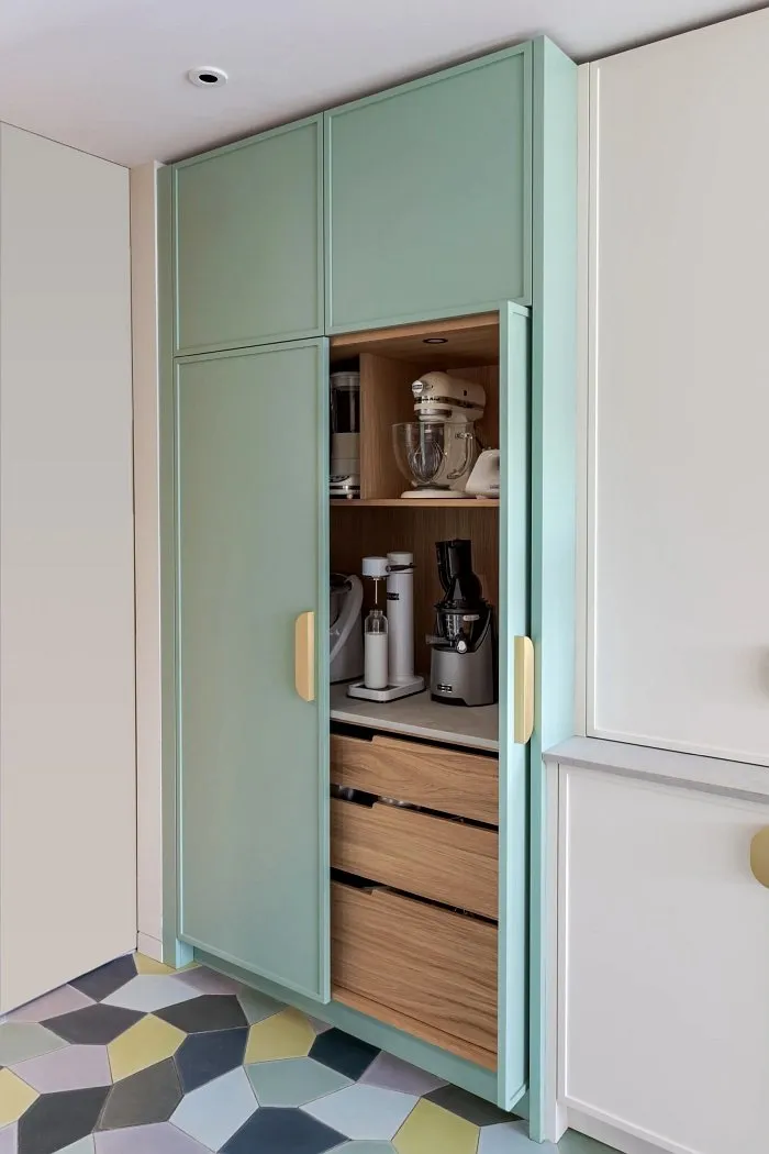 cuisine Art Déco moderne et familiale décoration colorée maison Londres Notting Hill cuisine Art Déco moderne et familiale décoration colorée maison Londres Notting Hill