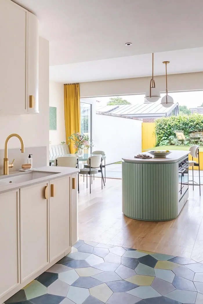 cuisine Art Déco moderne et familiale décoration colorée maison Londres Notting Hill cuisine Art Déco moderne et familiale décoration colorée maison Londres Notting Hill