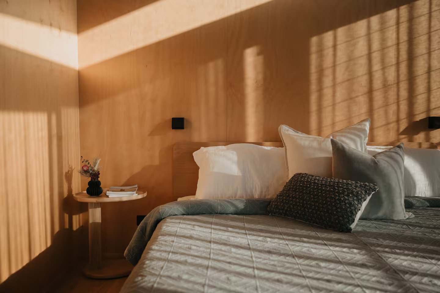 chambre décoration contemporaine murs bois