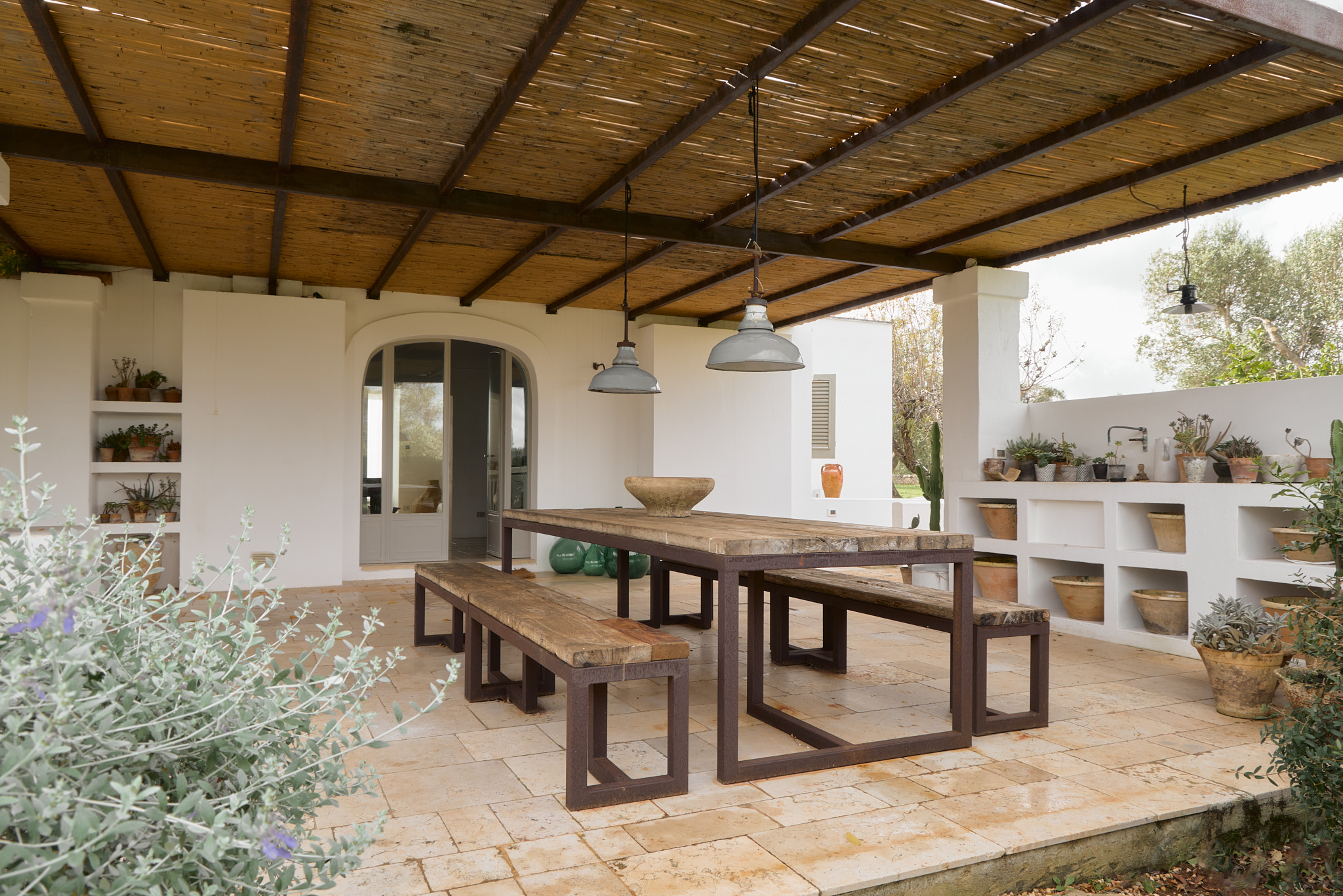 terrasse avec pergola décoration rustique chic Villa Castelluccio terrasse avec pergola décoration rustique chic Villa Castelluccio