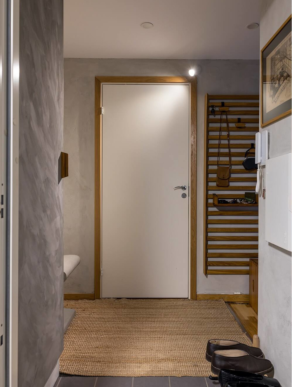 entrée murs gris à la chaux deux-pièces de 46m2 style Japandi entrée murs gris à la chaux deux-pièces de 46m2 style Japandi