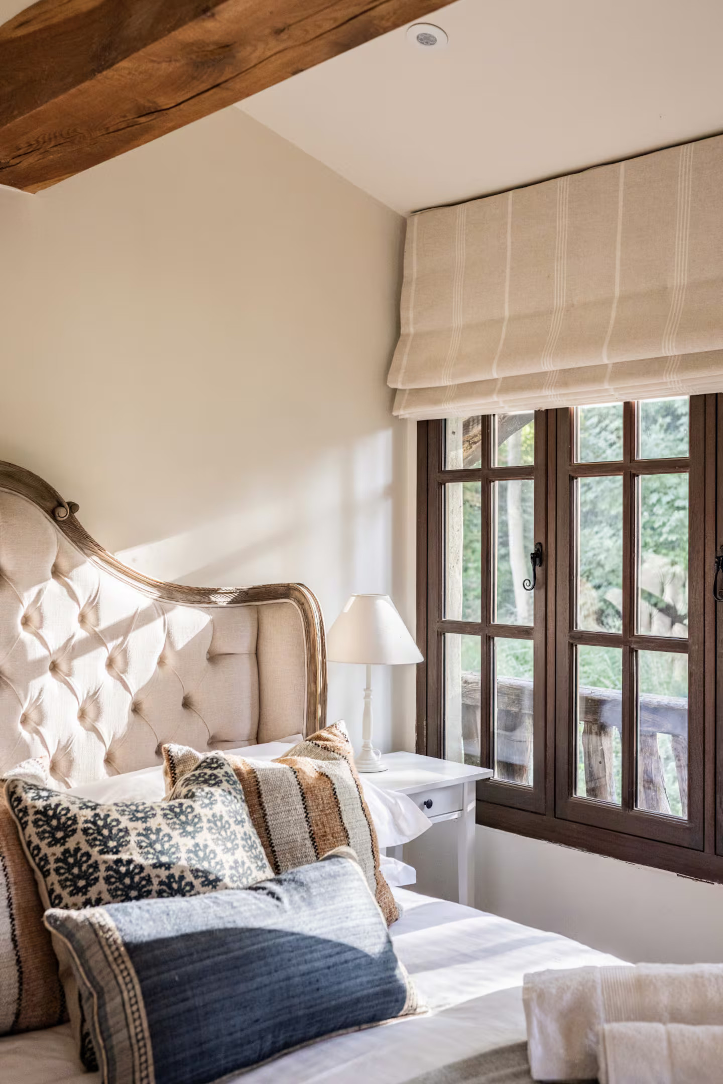 chambre avec poutres décoration classique chic maison sur pilotis Norfolk Le Boathouse chambre avec poutres décoration classique chic maison sur pilotis Norfolk Le Boathouse