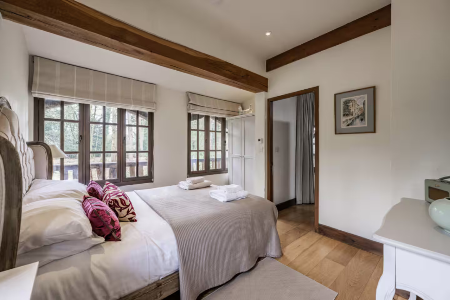 chambre avec poutres décoration classique chic maison sur pilotis Norfolk Le Boathouse chambre avec poutres décoration classique chic maison sur pilotis Norfolk Le Boathouse