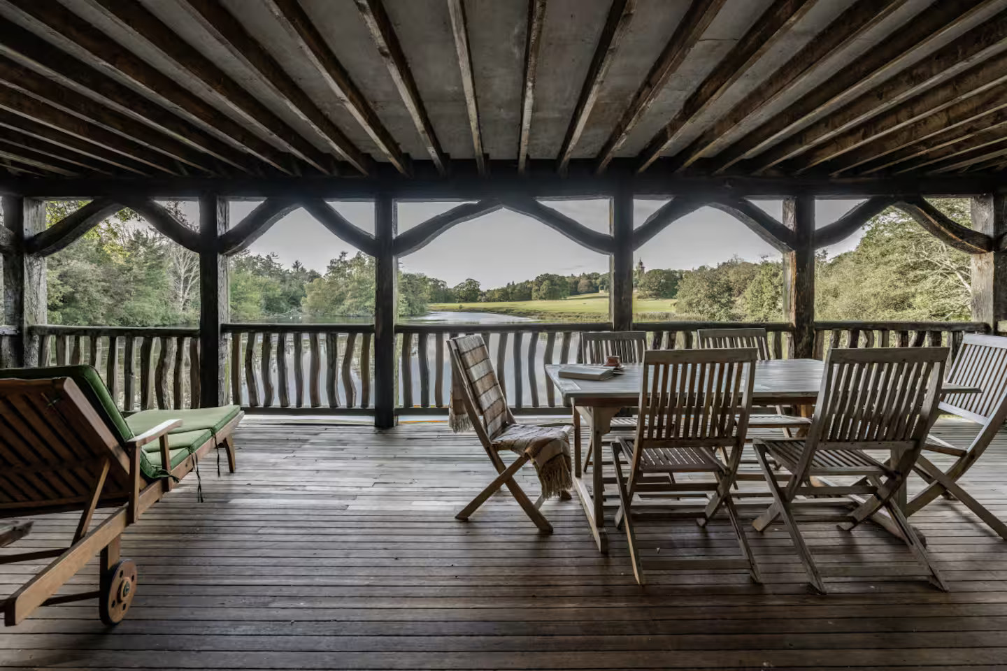 terrasse vue lac maison sur pilotis Norfolk Le Boathouse terrasse vue lac maison sur pilotis Norfolk Le Boathouse