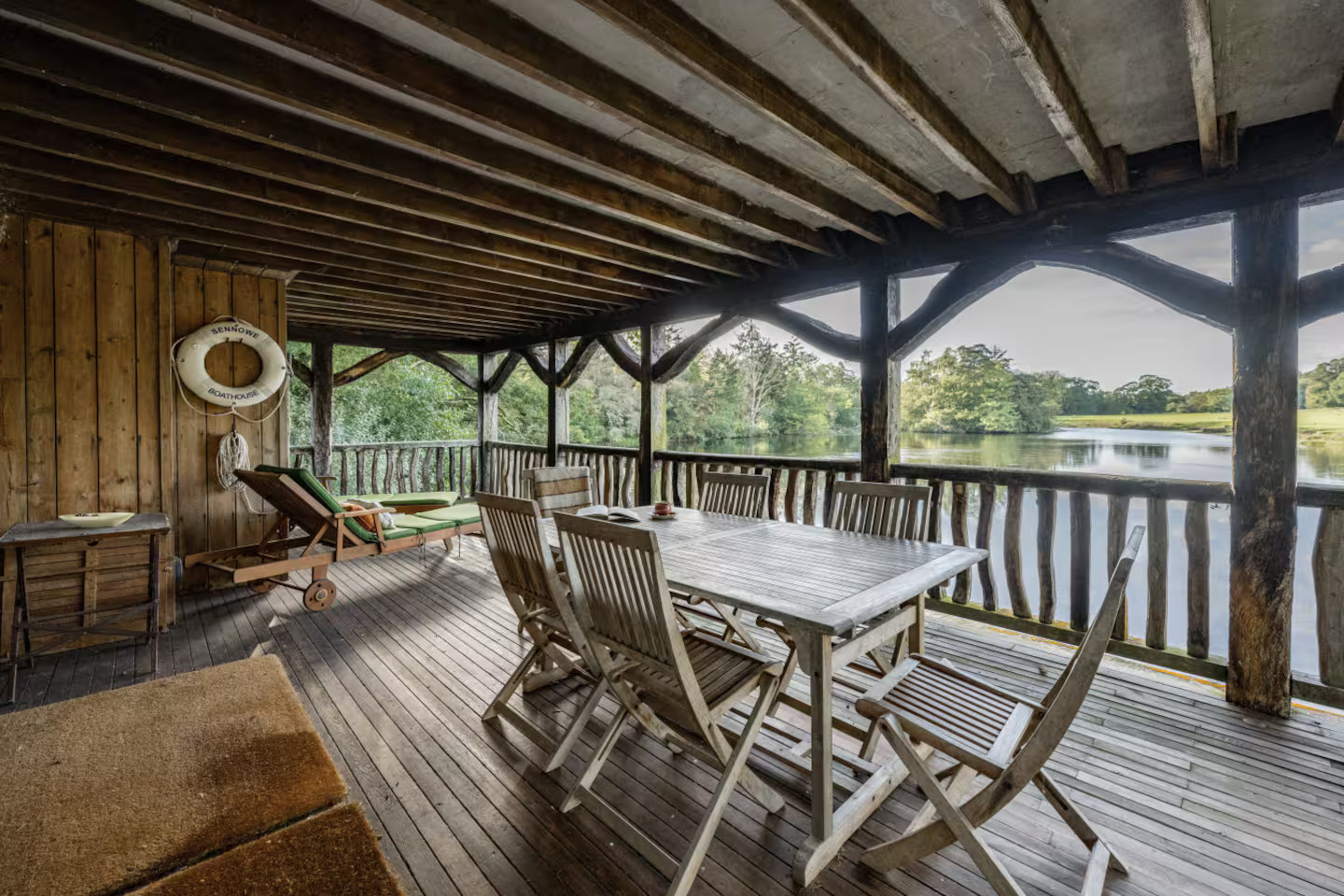 terrasse vue lac maison sur pilotis Norfolk Le Boathouse terrasse vue lac maison sur pilotis Norfolk Le Boathouse