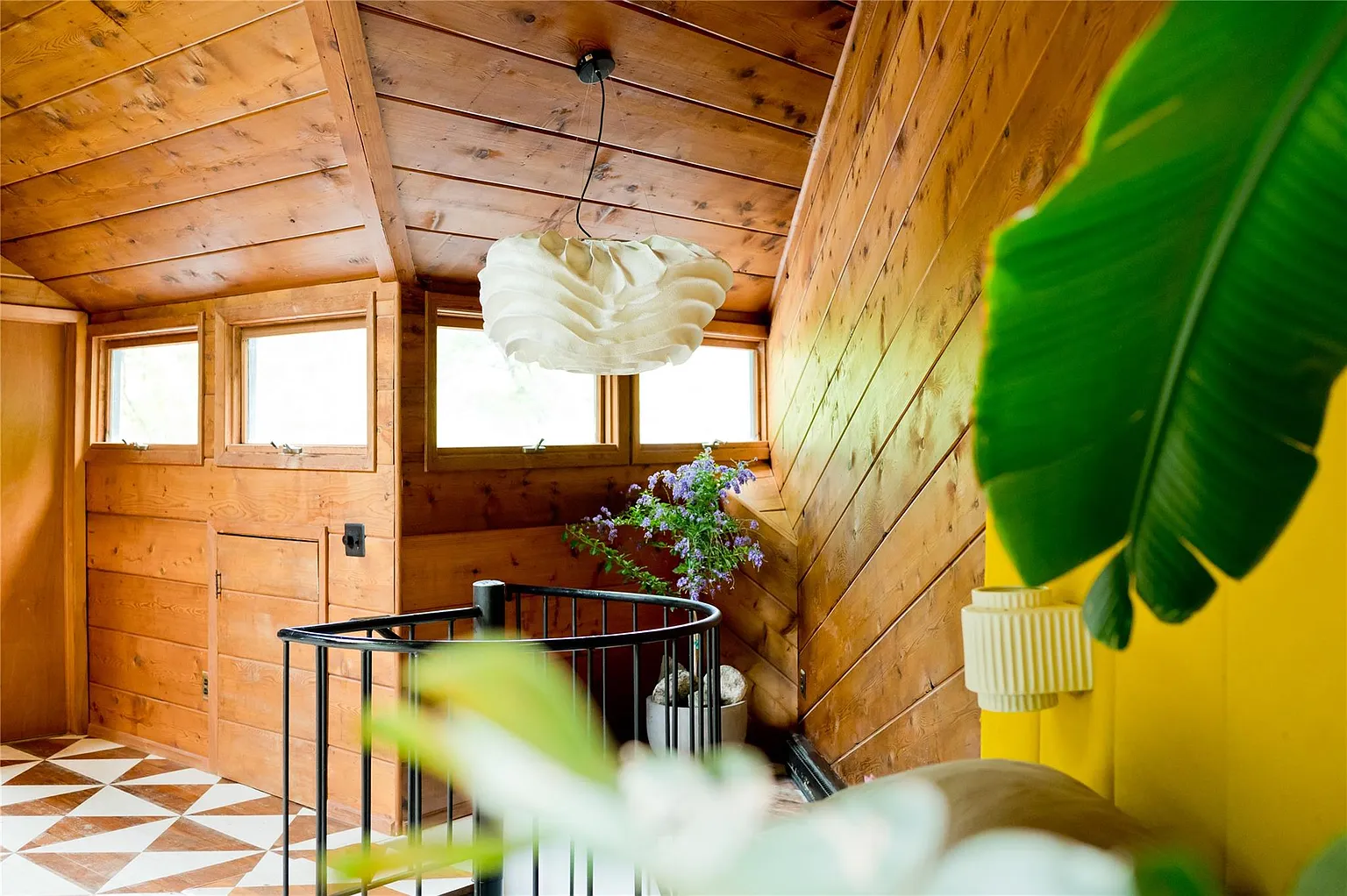 chambre murs bois