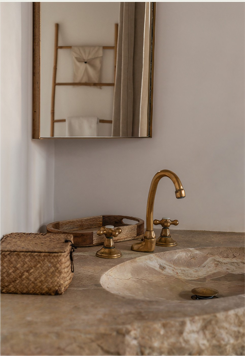 salle de bain rustique chic maison de ville en pierres avec piscine Casa Calma Soller Majorque Berrow Projects salle de bain rustique chic maison de ville en pierres avec piscine Casa Calma Soller Majorque Berrow Projects
